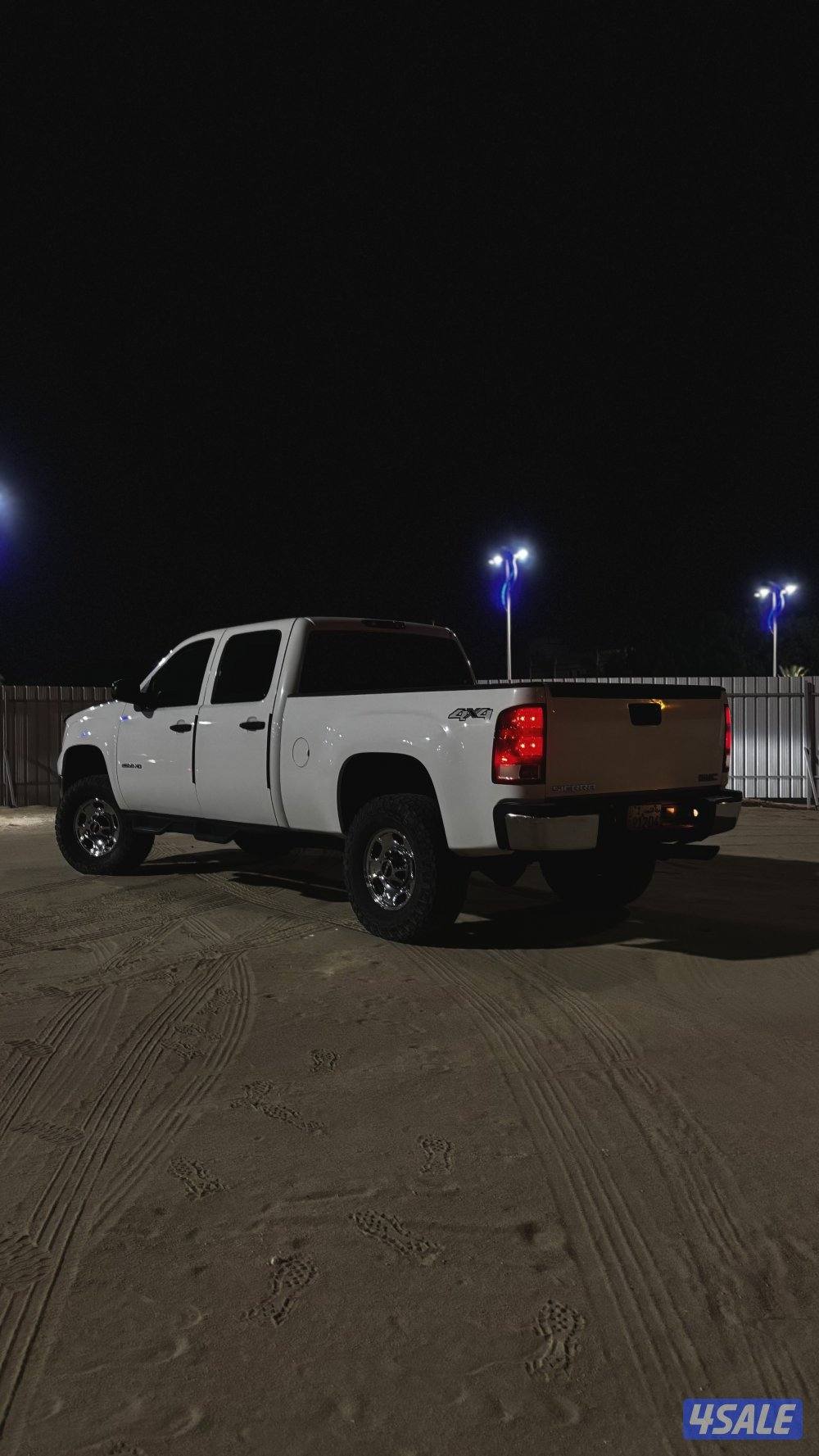 للبيع وانيت GMC HD 2011 العداد 174 الف كيلو4