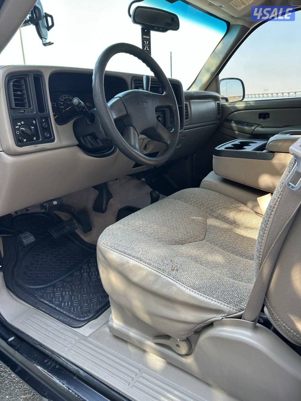 للبيع جي ام سي وانيت سييرا موديل 200510