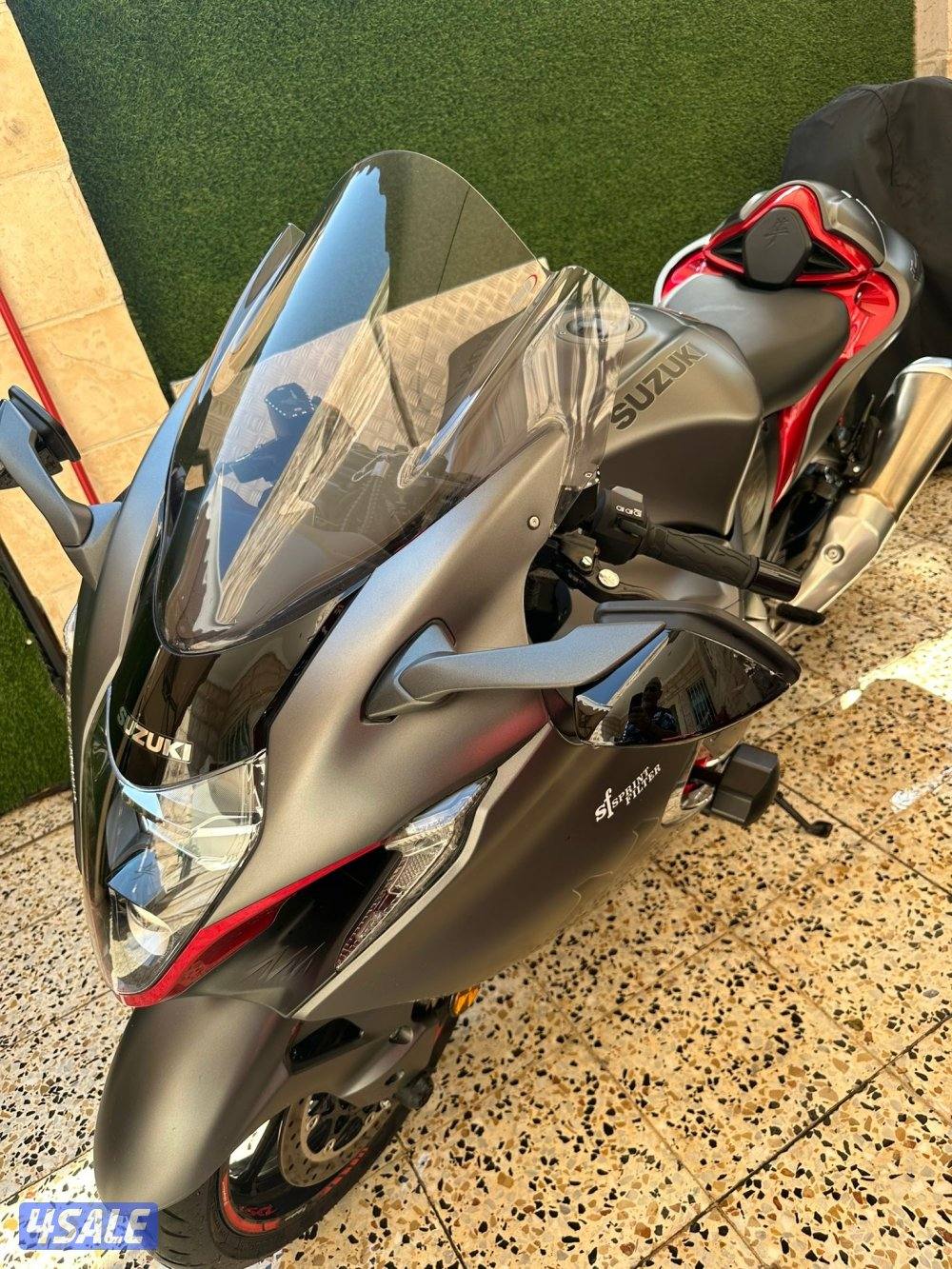 Suzuki haybusa 2024 stock bike as company  very clean6