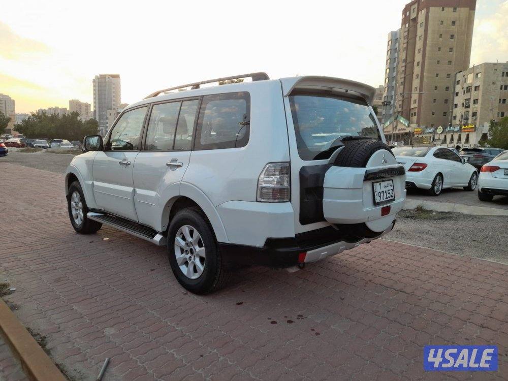 السالمية ميتسوبيشى باجيرو موديل 2009 GLS5