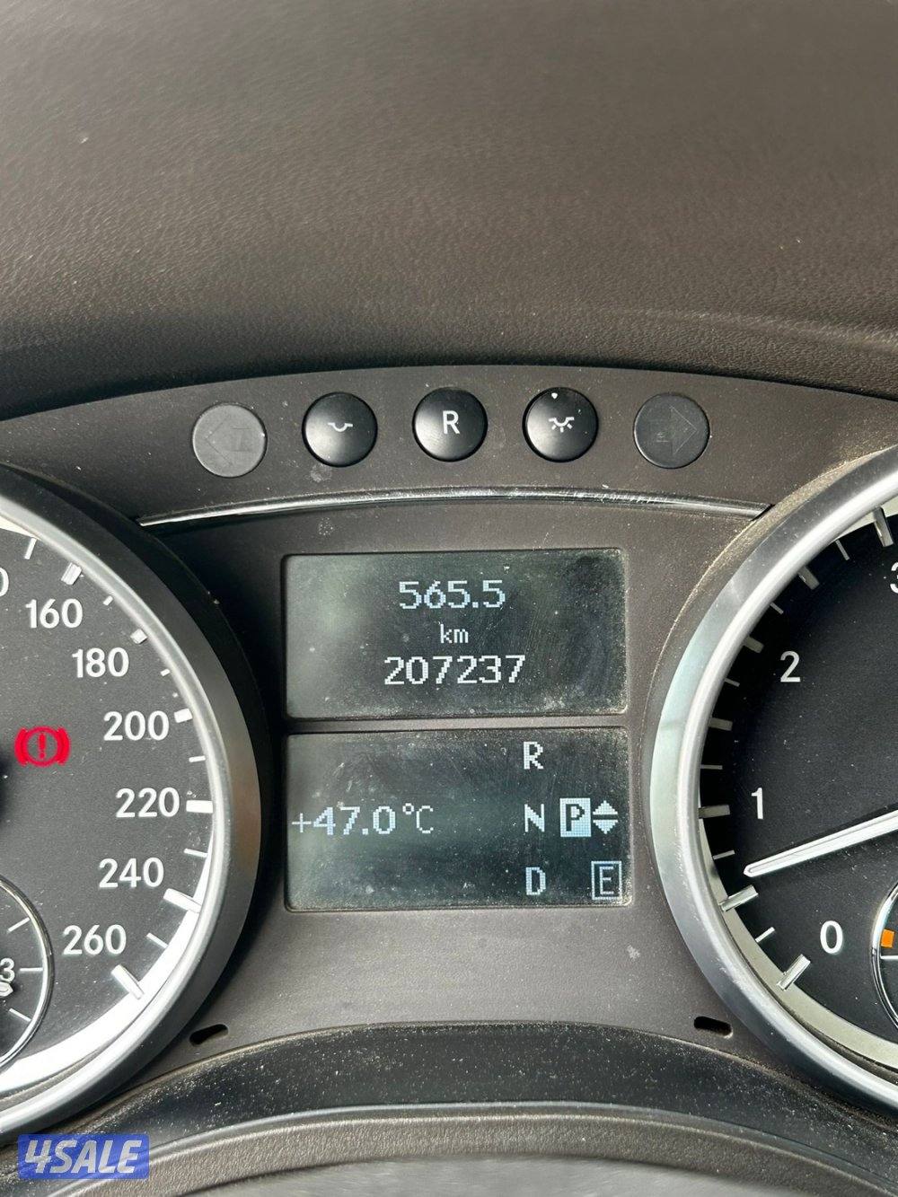 للبيع مرسيدس R350 بوكس على المنظور3