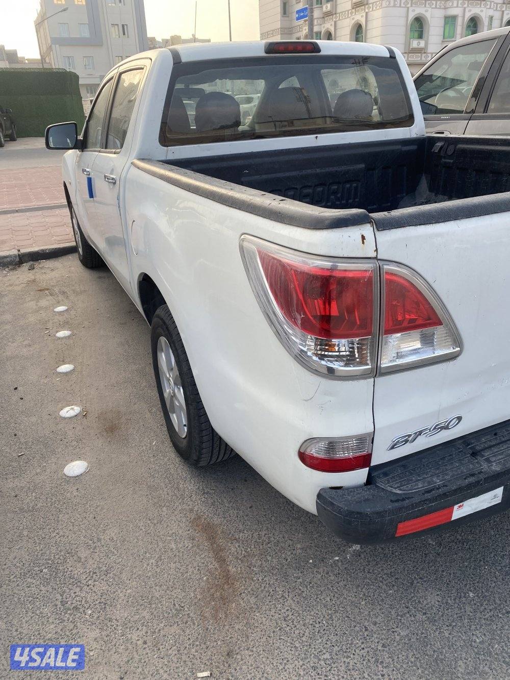 وانيت مازدا ٢٠١٥ بحاله ممتازه قير عادي شرط الفحص3