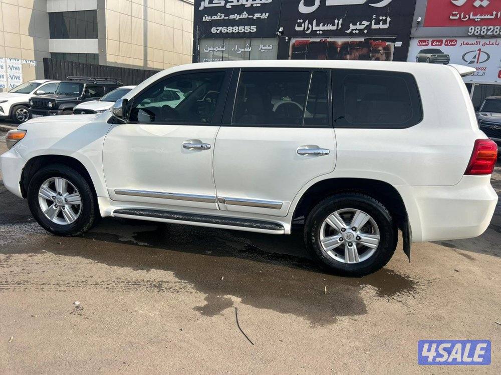 لاند كروزر GXR-V8 موديل 2013 ماشى 340.000 k.m  وارد الساير .2