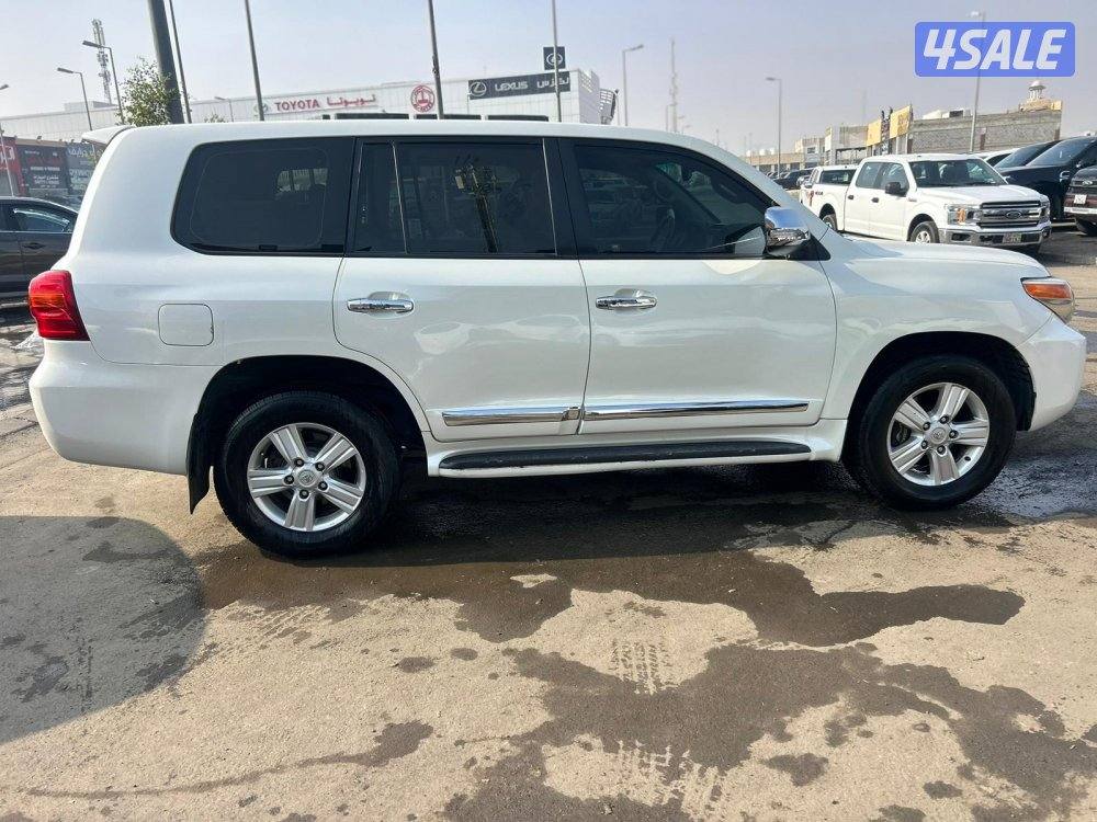 لاند كروزر GXR-V8 موديل 2013 ماشى 340.000 k.m  وارد الساير .3