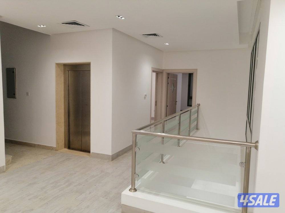 للايجار في بيان  فيلا للسكن الراقي موقع زاوية مميزه7