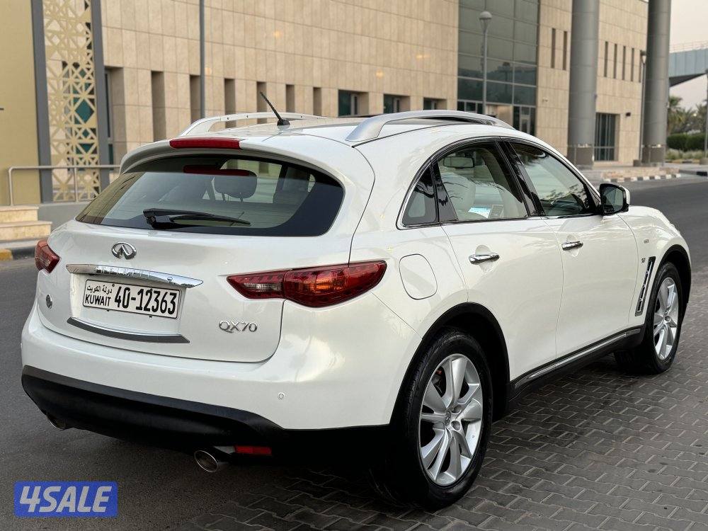انفينيتي QX70 موديل 2016 بحاله ممتازه جدا وشرط الفحص3