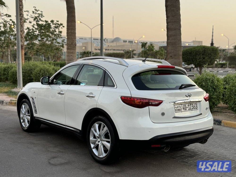 انفينيتي QX70 موديل 2016 بحاله ممتازه جدا وشرط الفحص4