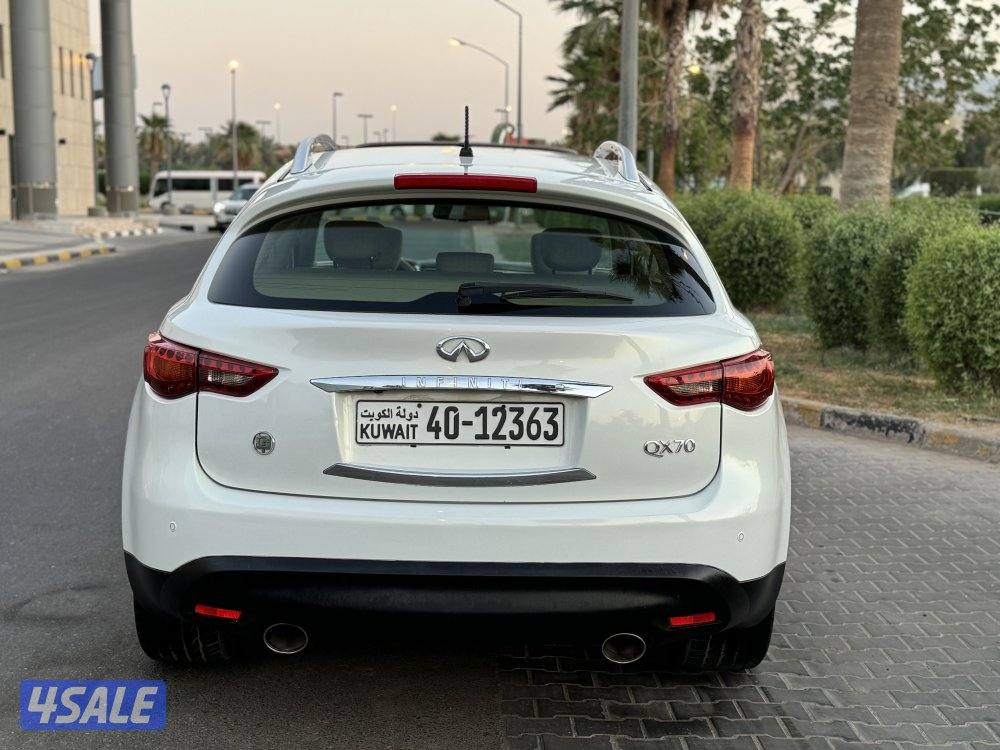 انفينيتي QX70 موديل 2016 بحاله ممتازه جدا وشرط الفحص5