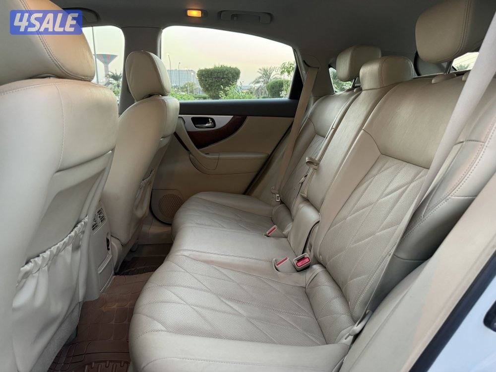 انفينيتي QX70 موديل 2016 بحاله ممتازه جدا وشرط الفحص6