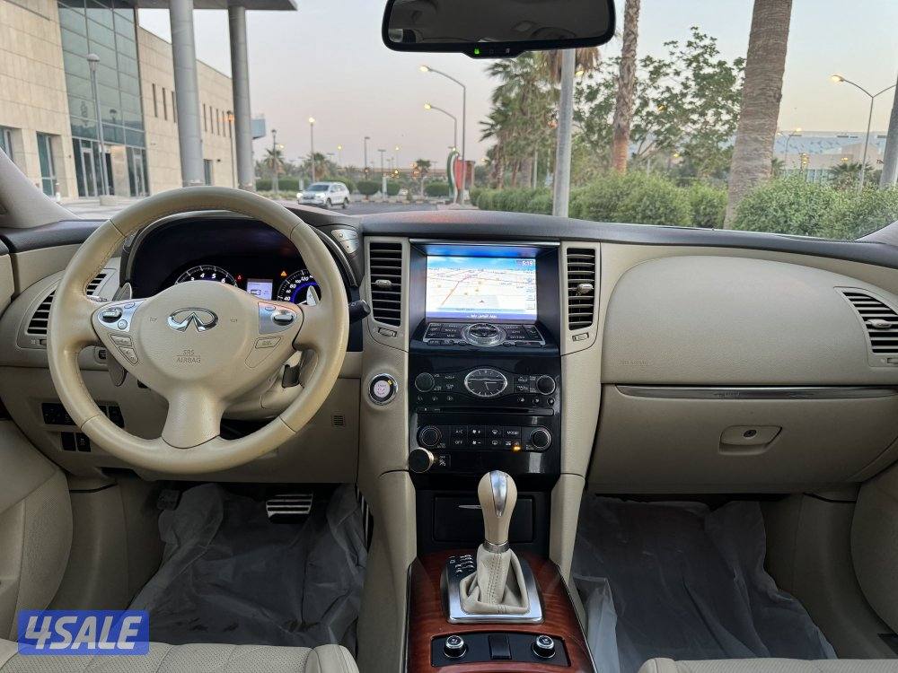 انفينيتي QX70 موديل 2016 بحاله ممتازه جدا وشرط الفحص8