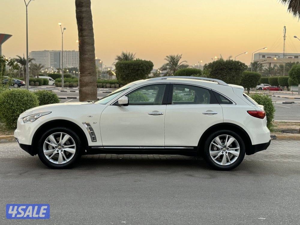 انفينيتي QX70 موديل 2016 بحاله ممتازه جدا وشرط الفحص9