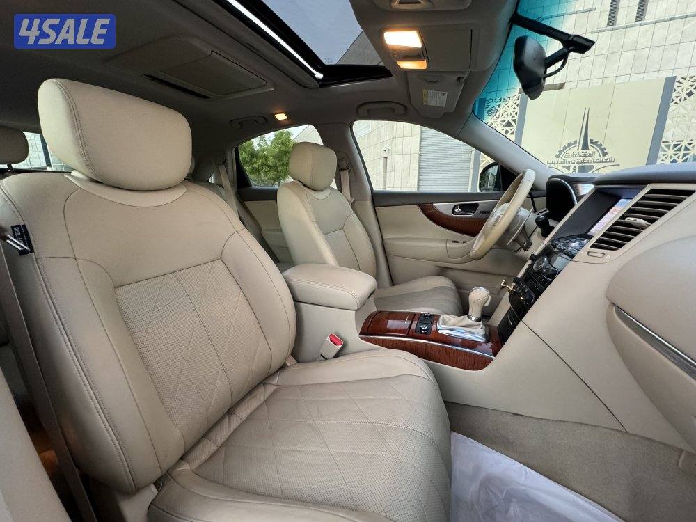 انفينيتي QX70 موديل 2016 بحاله ممتازه جدا وشرط الفحص10