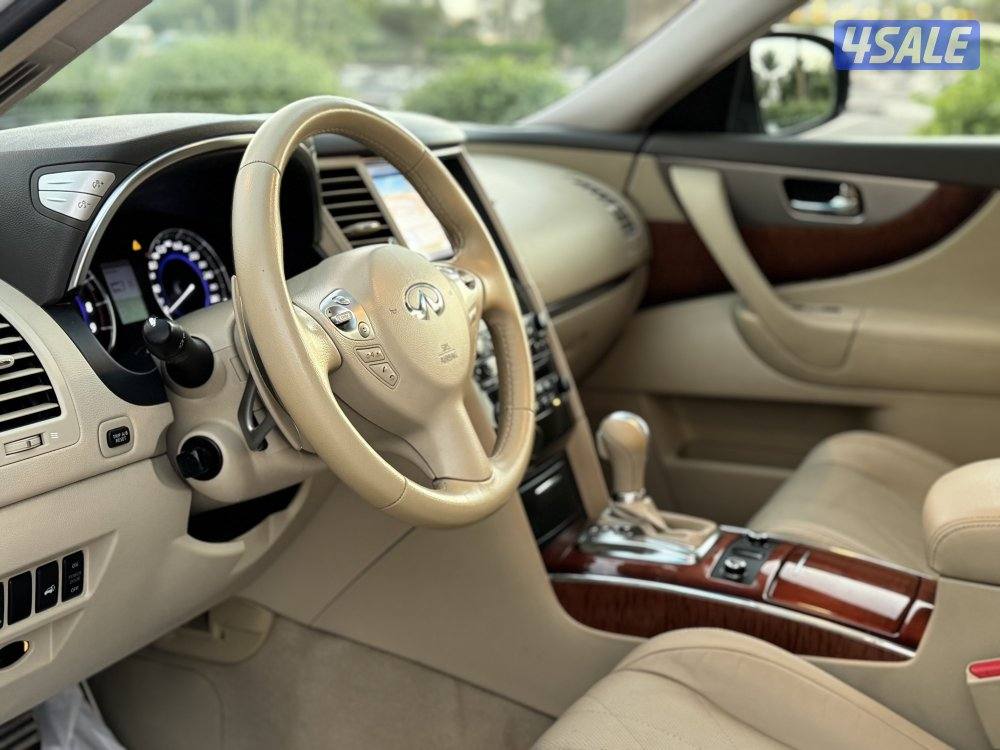 انفينيتي QX70 موديل 2016 بحاله ممتازه جدا وشرط الفحص14