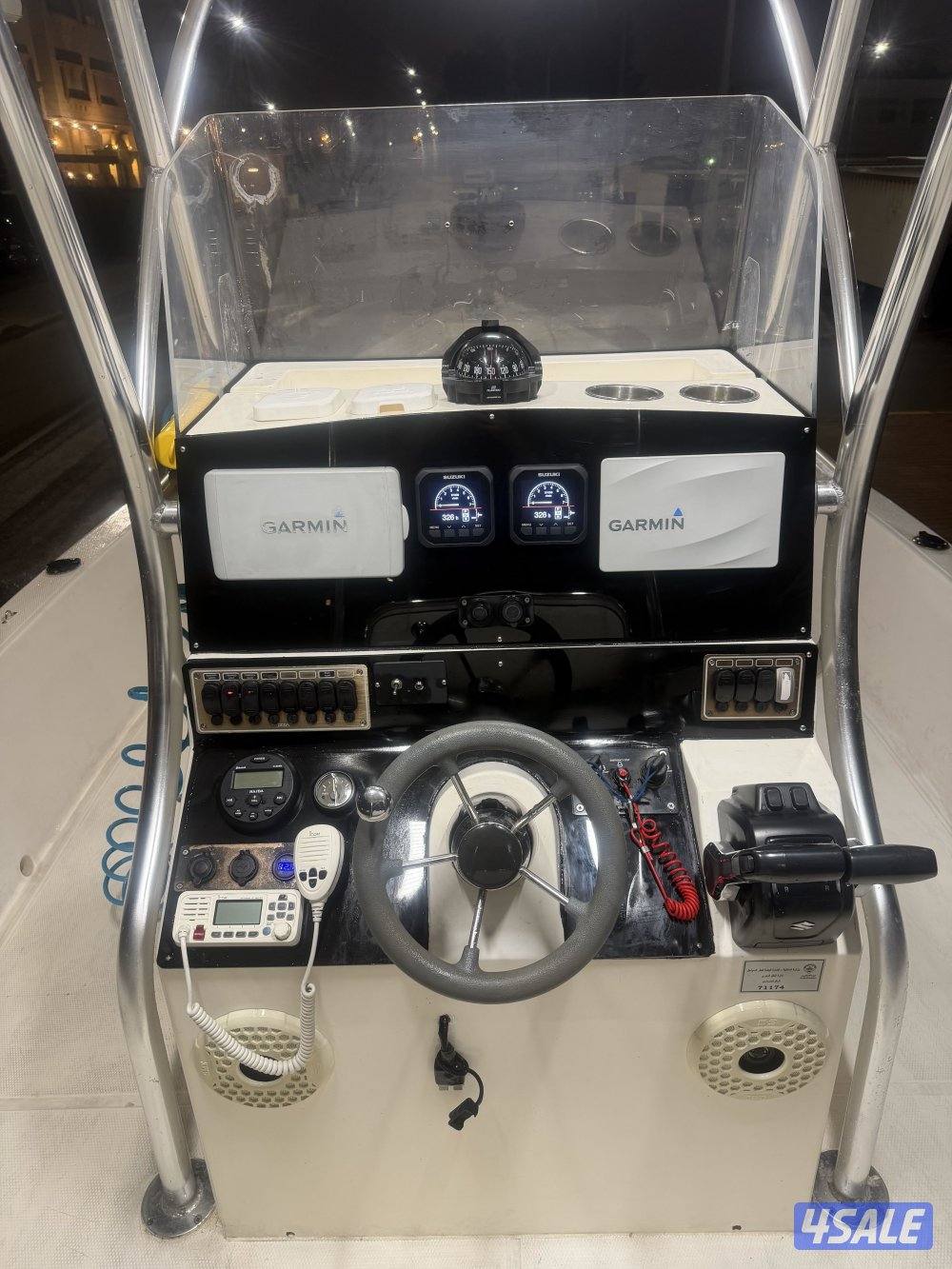 للبيع رويال كرافت ٢٨ قدم مكينتين سوزوكي ٢٠٠/٢ موديل ٢٠٢٠3