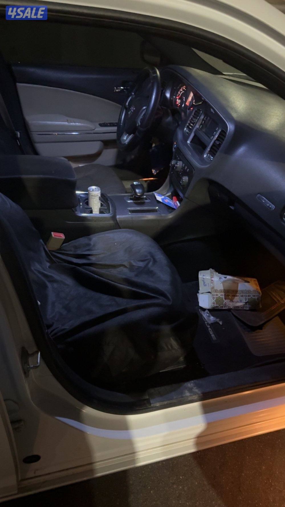 للبيع دوج شارجر 6 سلندر ماشيه 300 اربع تواير جديده وبيمه سنه0