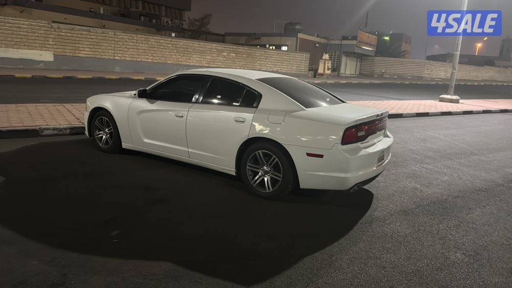 للبيع دوج شارجر 6 سلندر ماشيه 300 اربع تواير جديده وبيمه سنه1