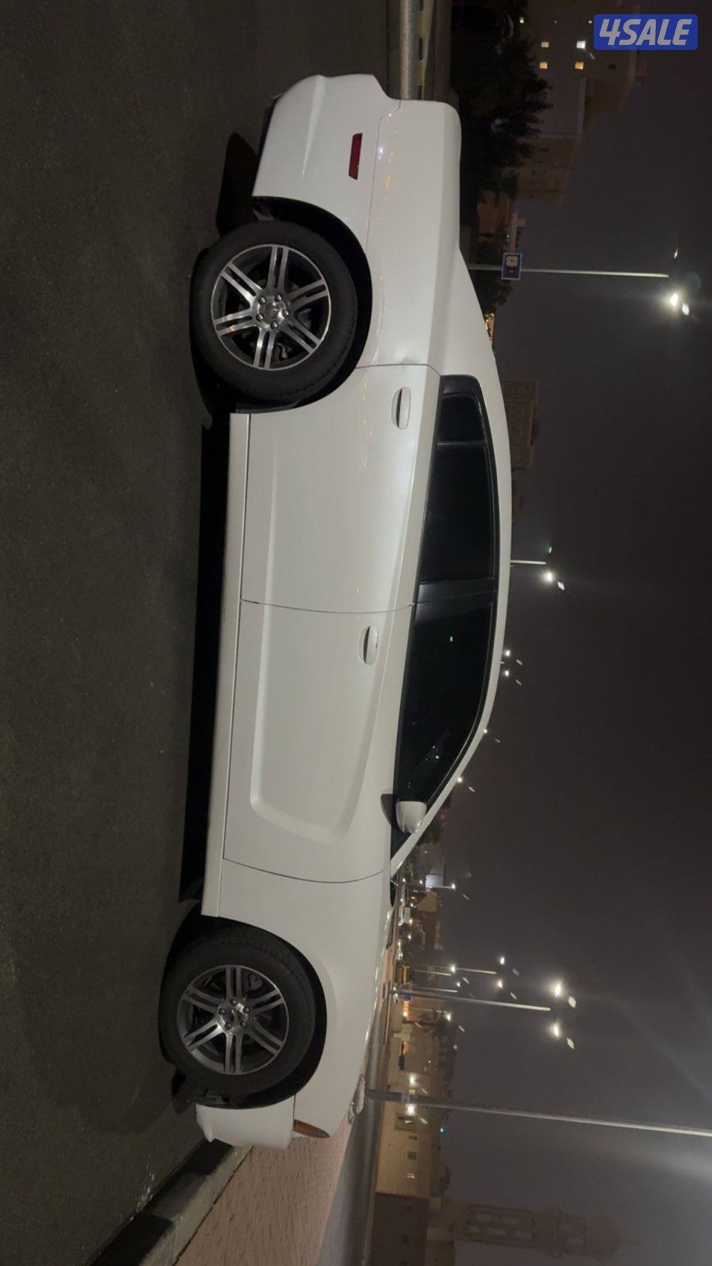 للبيع دوج شارجر 6 سلندر ماشيه 300 اربع تواير جديده وبيمه سنه2