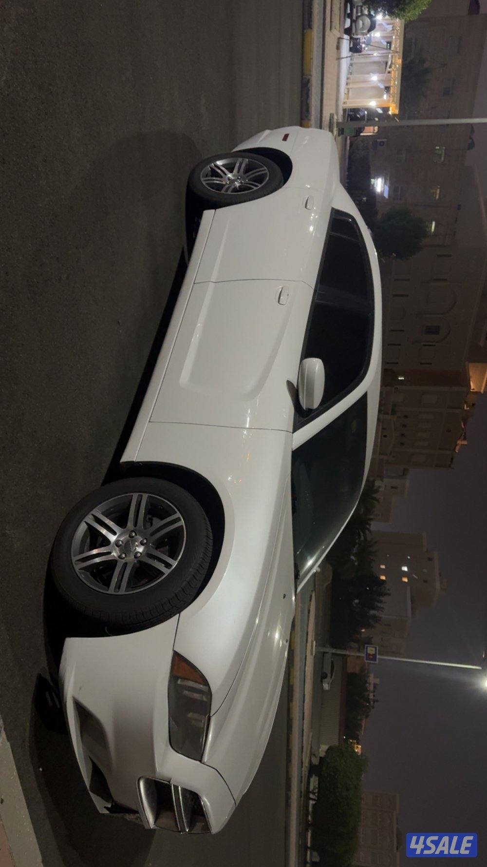 للبيع دوج شارجر 6 سلندر ماشيه 300 اربع تواير جديده وبيمه سنه3