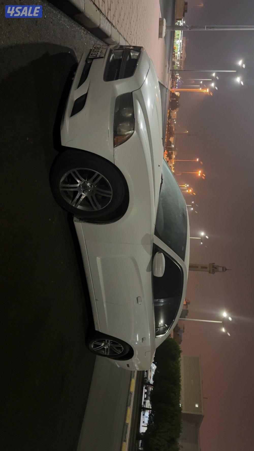 للبيع دوج شارجر 6 سلندر ماشيه 300 اربع تواير جديده وبيمه سنه4