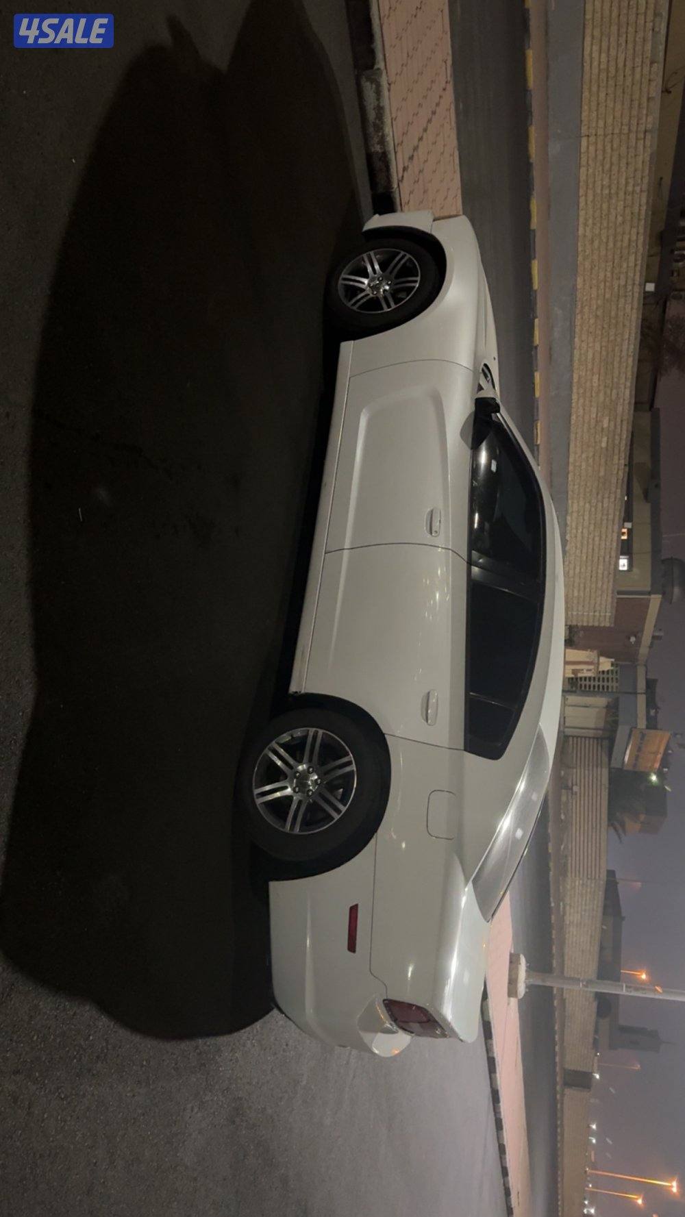 للبيع دوج شارجر 6 سلندر ماشيه 300 اربع تواير جديده وبيمه سنه5