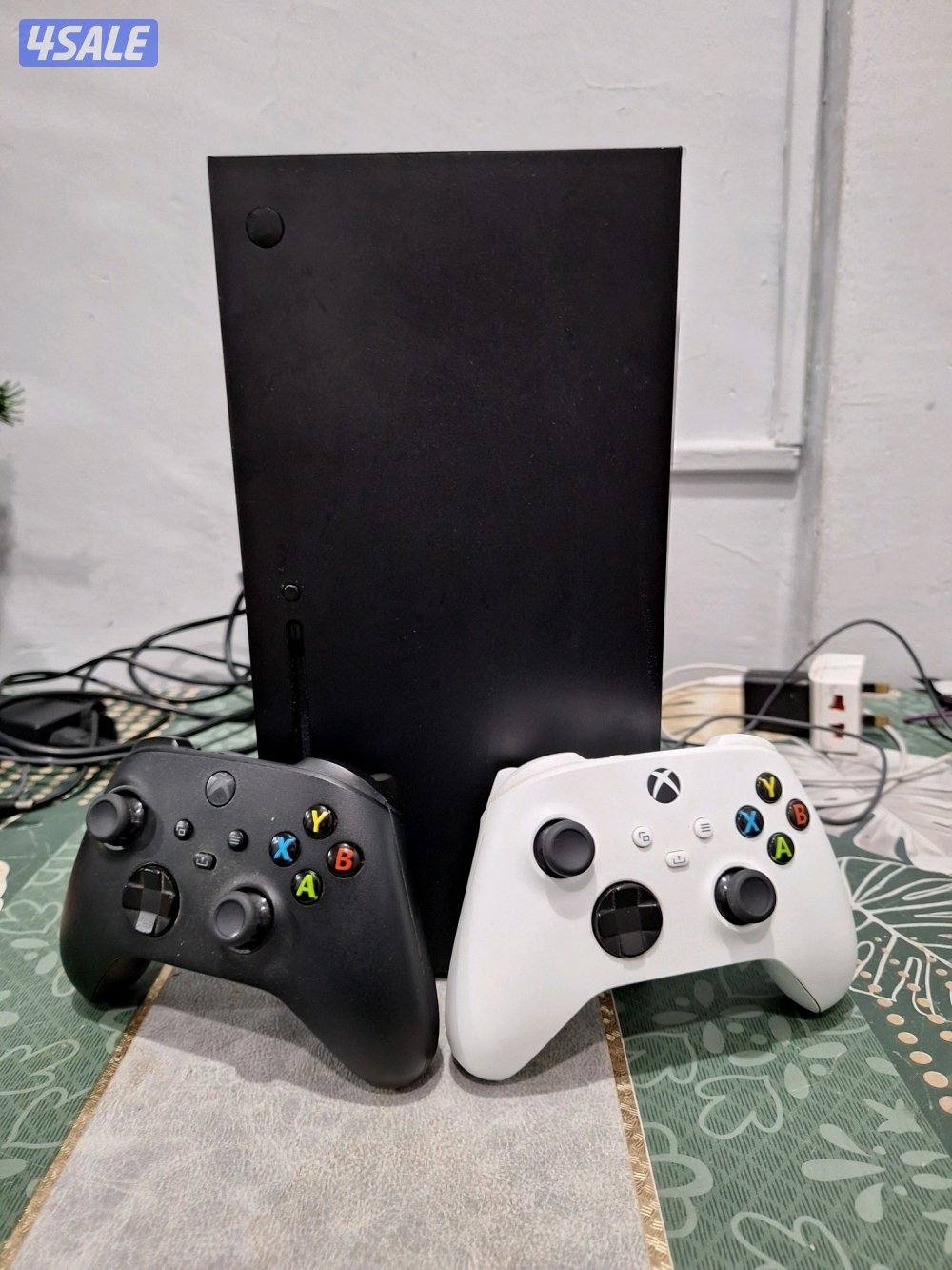 Xbox Series X + extra controller + games2
