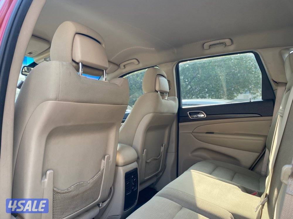 قراند شيروكي لاريدو 2014 صبغ الوكاله عداد270 الف وارد الوكاله 6 سلندر3