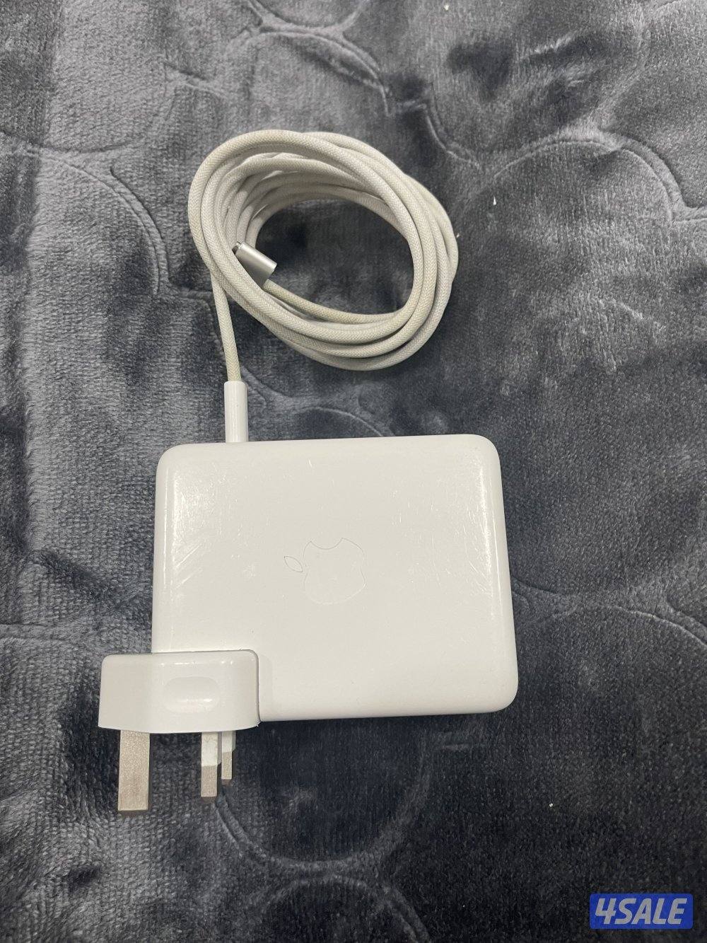 Apple MacBook Pro M1 for sale 512HD 16 GRAM 16 Inch Screen excellent C2