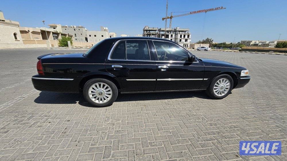 للبيع فورد ماركيز موديل 2008 اسود Gs
السيارة شرط الفحص ال1