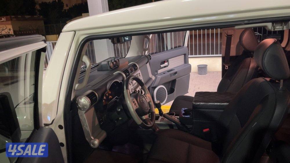 للبيع FJ موديل 2021 بحاله الوكاله عداد 105الف الدرجة الأولى1