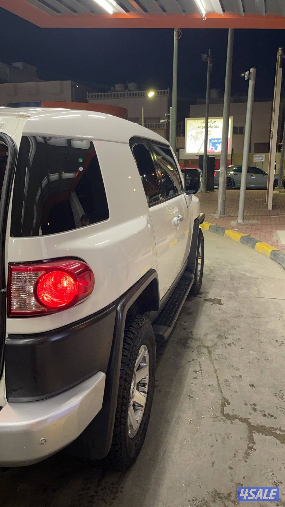 للبيع FJ موديل 2021 بحاله الوكاله عداد 105الف الدرجة الأولى2