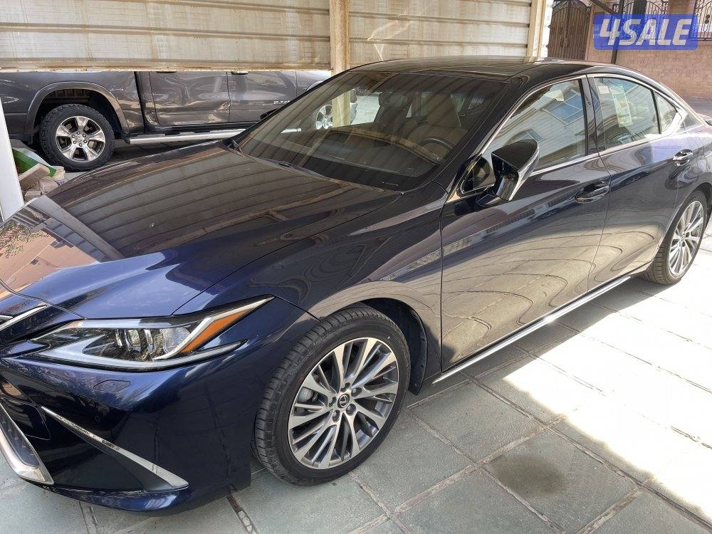 للبيع لكزس 2019 ، ماشيه 9000 كيلو فقط6