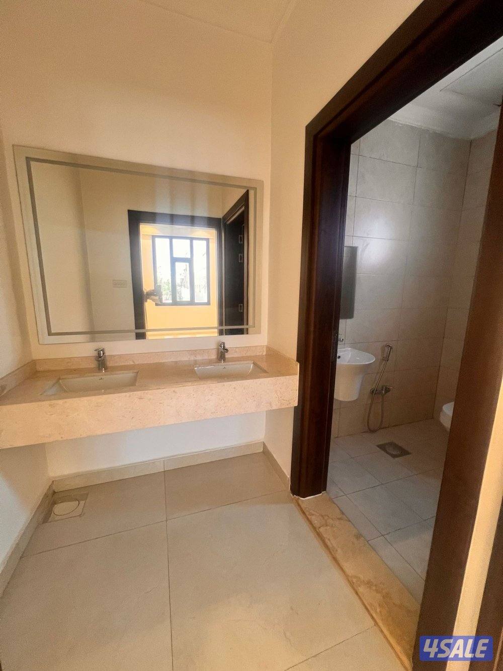 للإيجار دور راقي اربع غرف نوم2