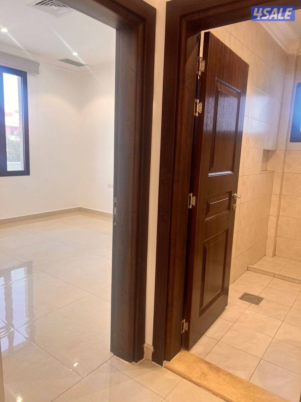 للإيجار دور راقي اربع غرف نوم11