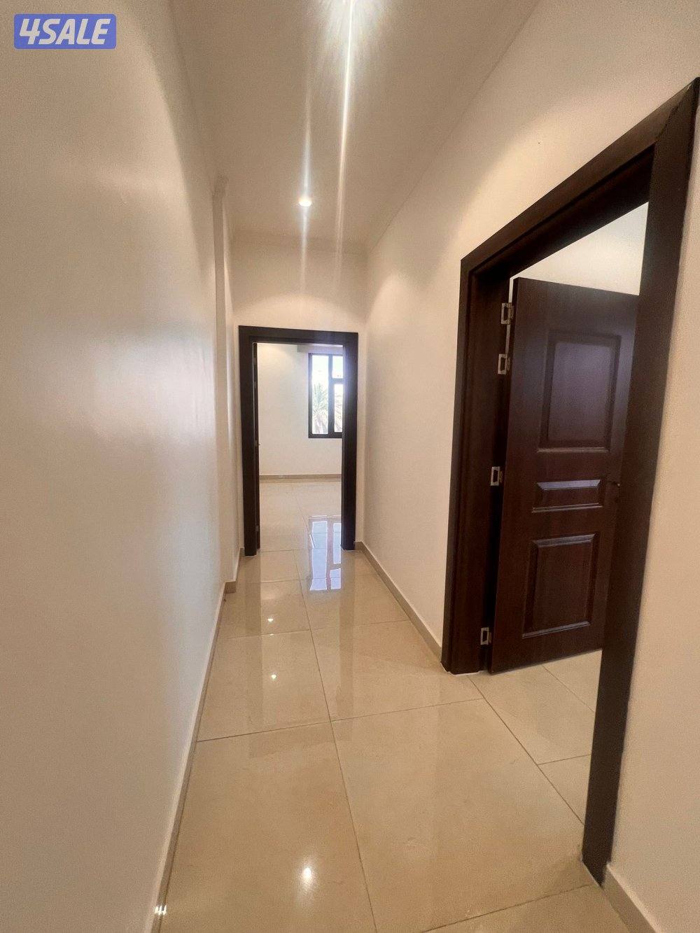 للإيجار دور راقي اربع غرف نوم12