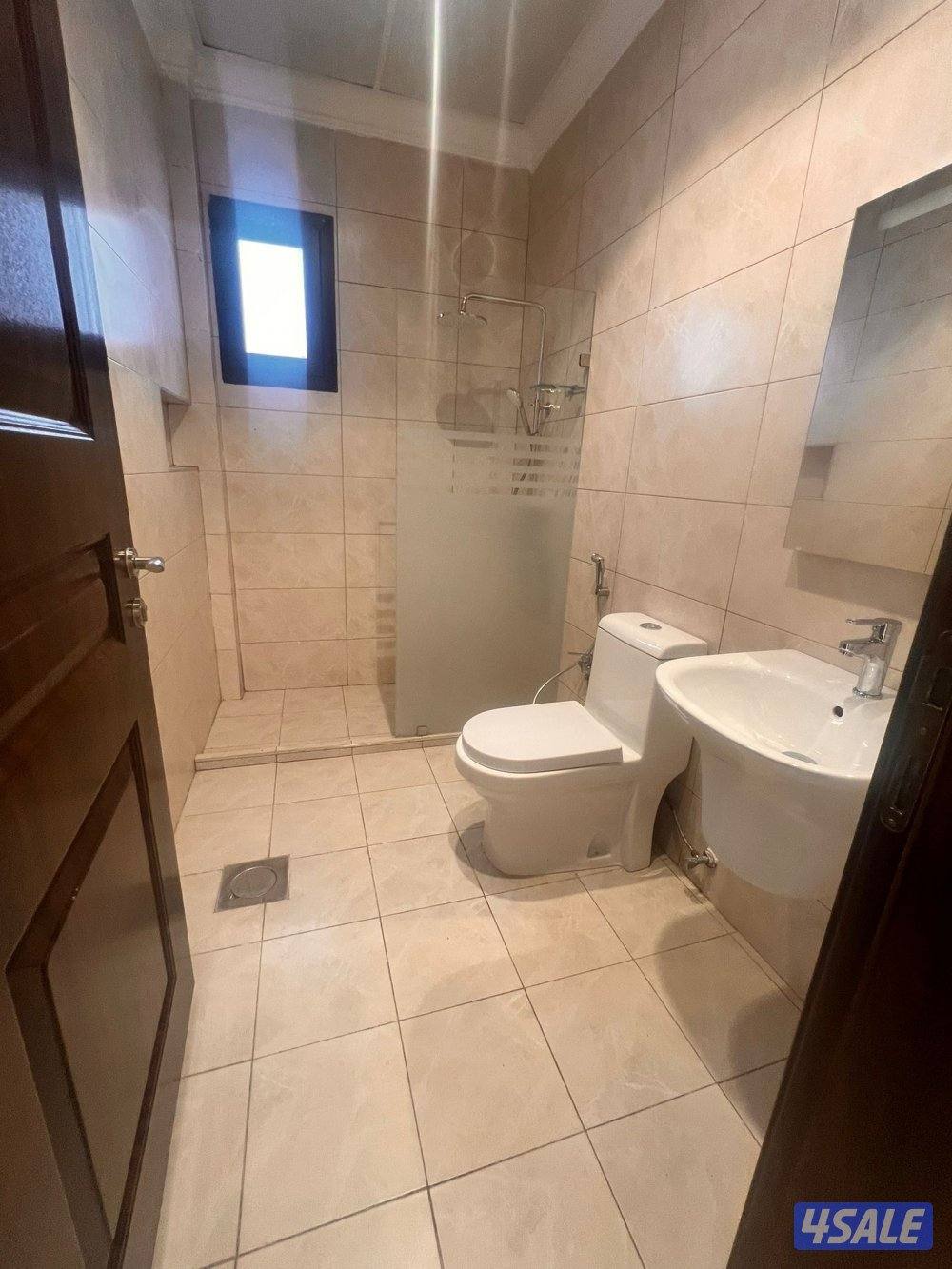 للإيجار دور راقي اربع غرف نوم15