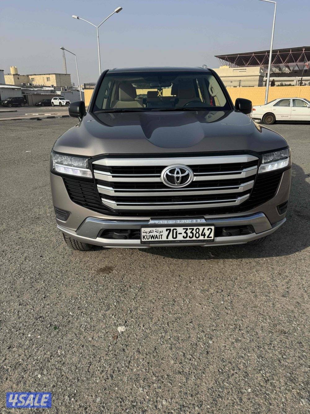 لاندكروزر ٢٠٢٢ ممشى ١٤٠٠٠٠ عليه حماية ٩٥٠ رنقات برايد ٧٥٠ الموتر نظيفف0