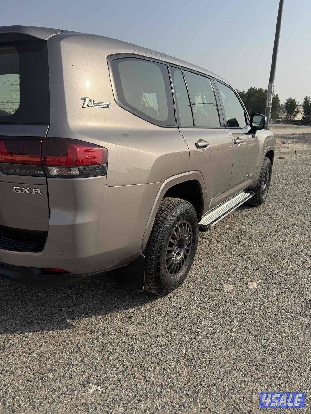 لاندكروزر ٢٠٢٢ ممشى ١٤٠٠٠٠ عليه حماية ٩٥٠ رنقات برايد ٧٥٠ الموتر نظيفف2