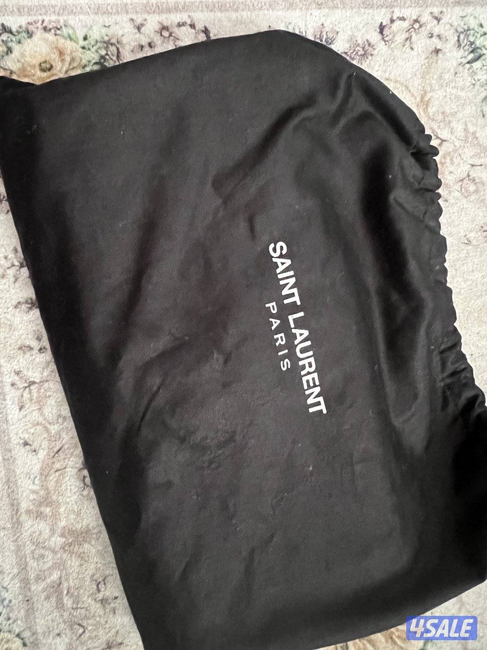 قطعة كلاسيكية نادرة: كلاتش YSL Saint Laurent فوشيا - بحالة ممتازة جدًا6