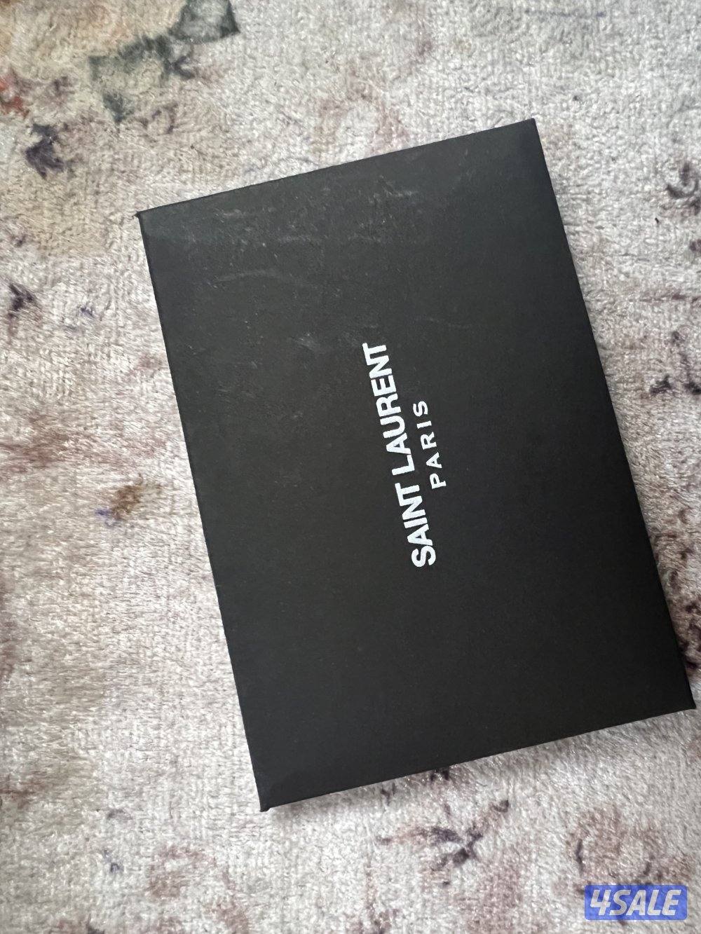 قطعة كلاسيكية نادرة: كلاتش YSL Saint Laurent فوشيا - بحالة ممتازة جدًا11