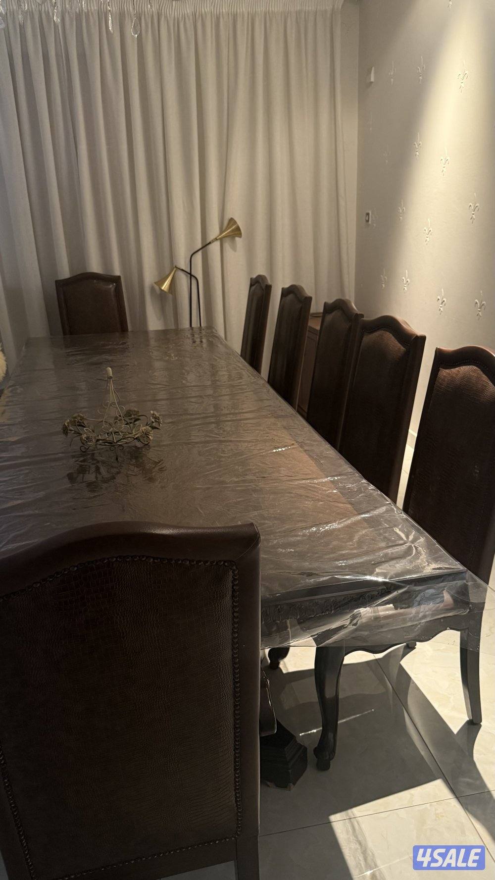طاوله طعام كبيره من١٢ كرسي سبب البيع النقل التواصل عن طريق الواتساب ف2