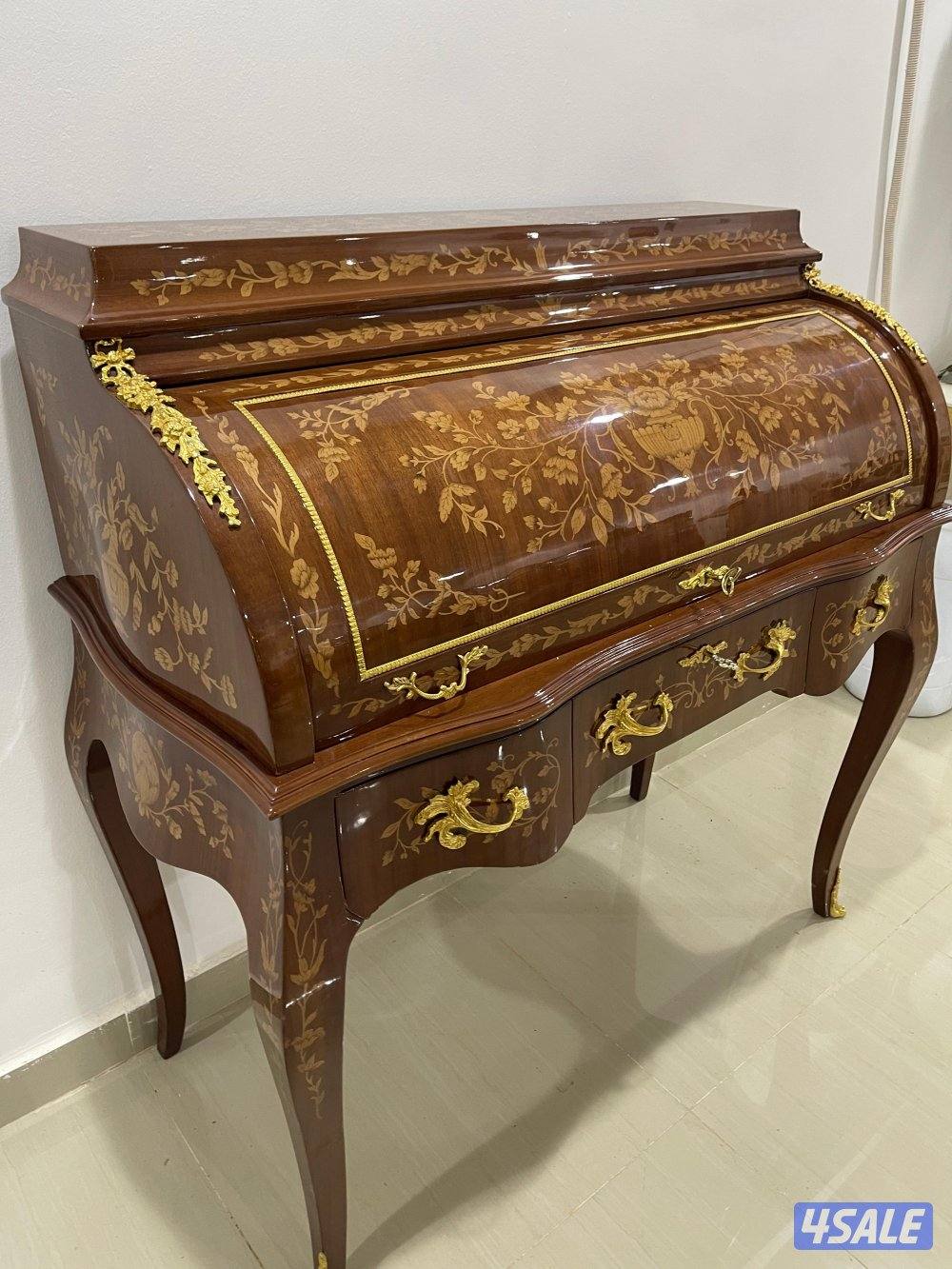 للبيع سكرتاريه شبه جديده1