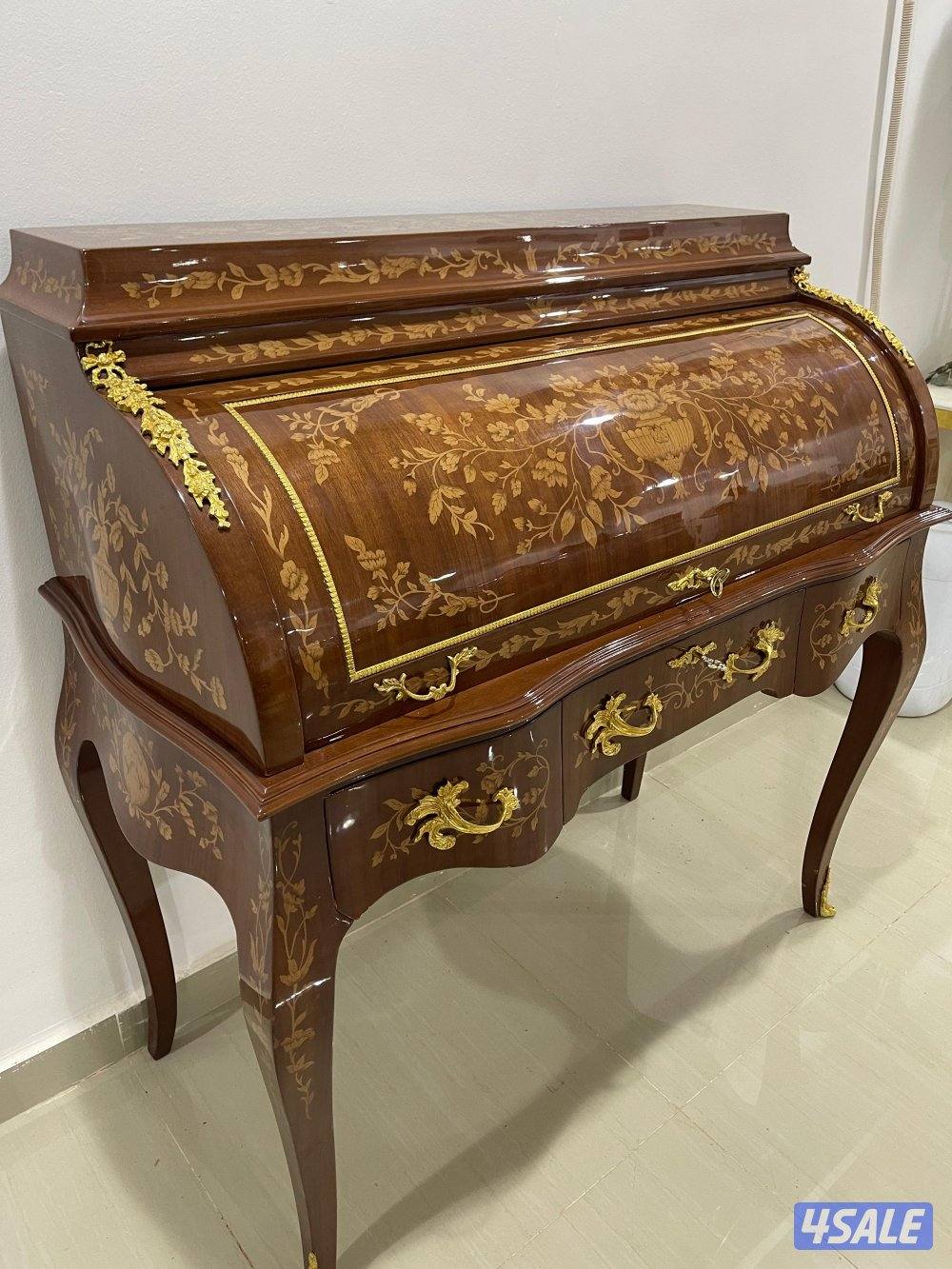 للبيع سكرتاريه شبه جديده2