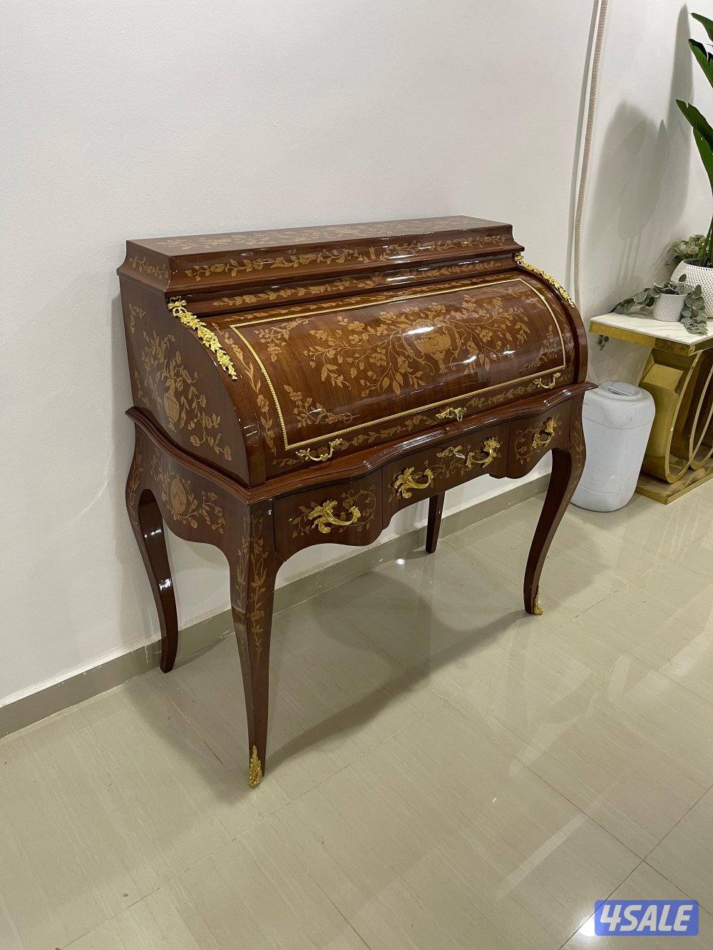 للبيع سكرتاريه شبه جديده3