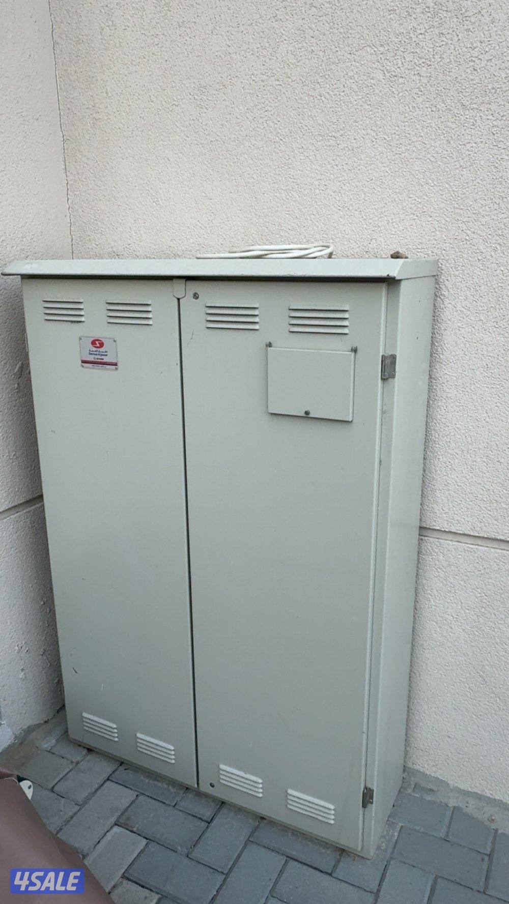 للبيع صندوق كهرباء فاضي خارجي لـ عداد وكيبل لاصحاب البيوت الجديده0