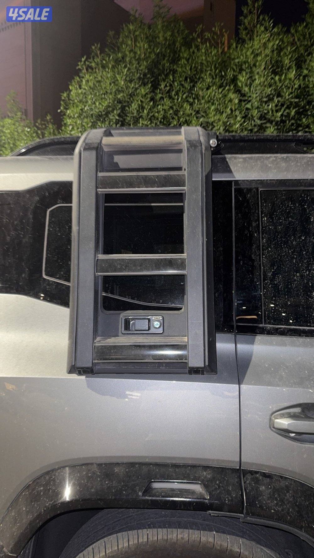 اكسسوارات جيتور تي 2 ( صندوق جانبي + سلم ) التواصل واتساب قابل للمسارم1