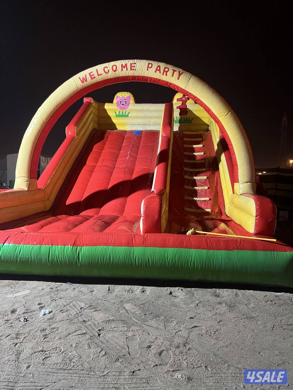 للبيع نطاطيه مع ماكينتين  10 في 5 والارتفاع 6 ملاحظه شرط النظافه1