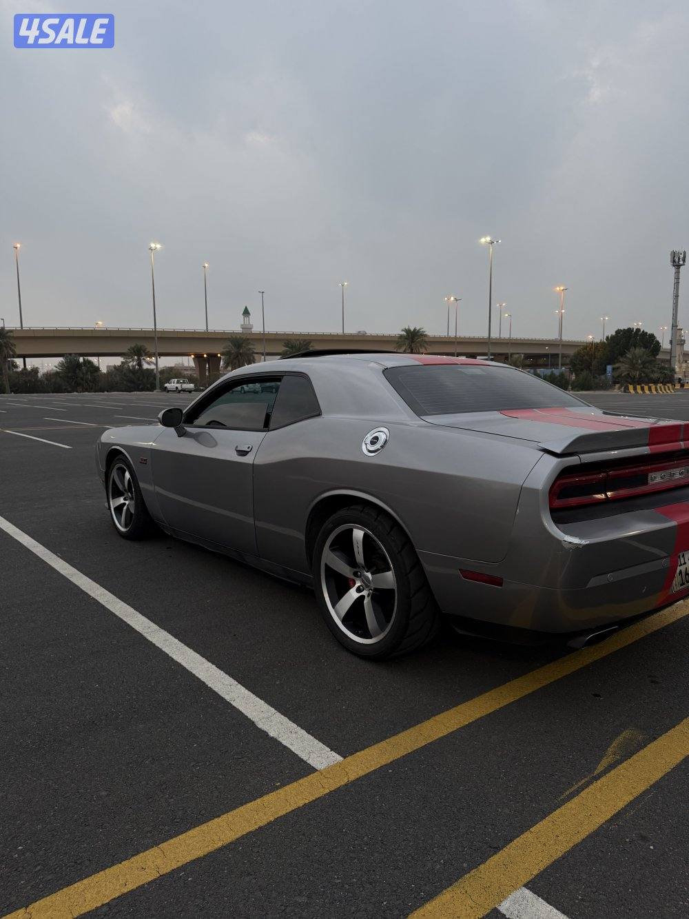 للبيع تشالنجر srt6