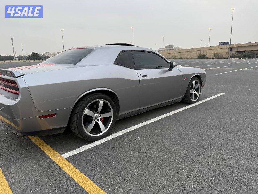للبيع تشالنجر srt10