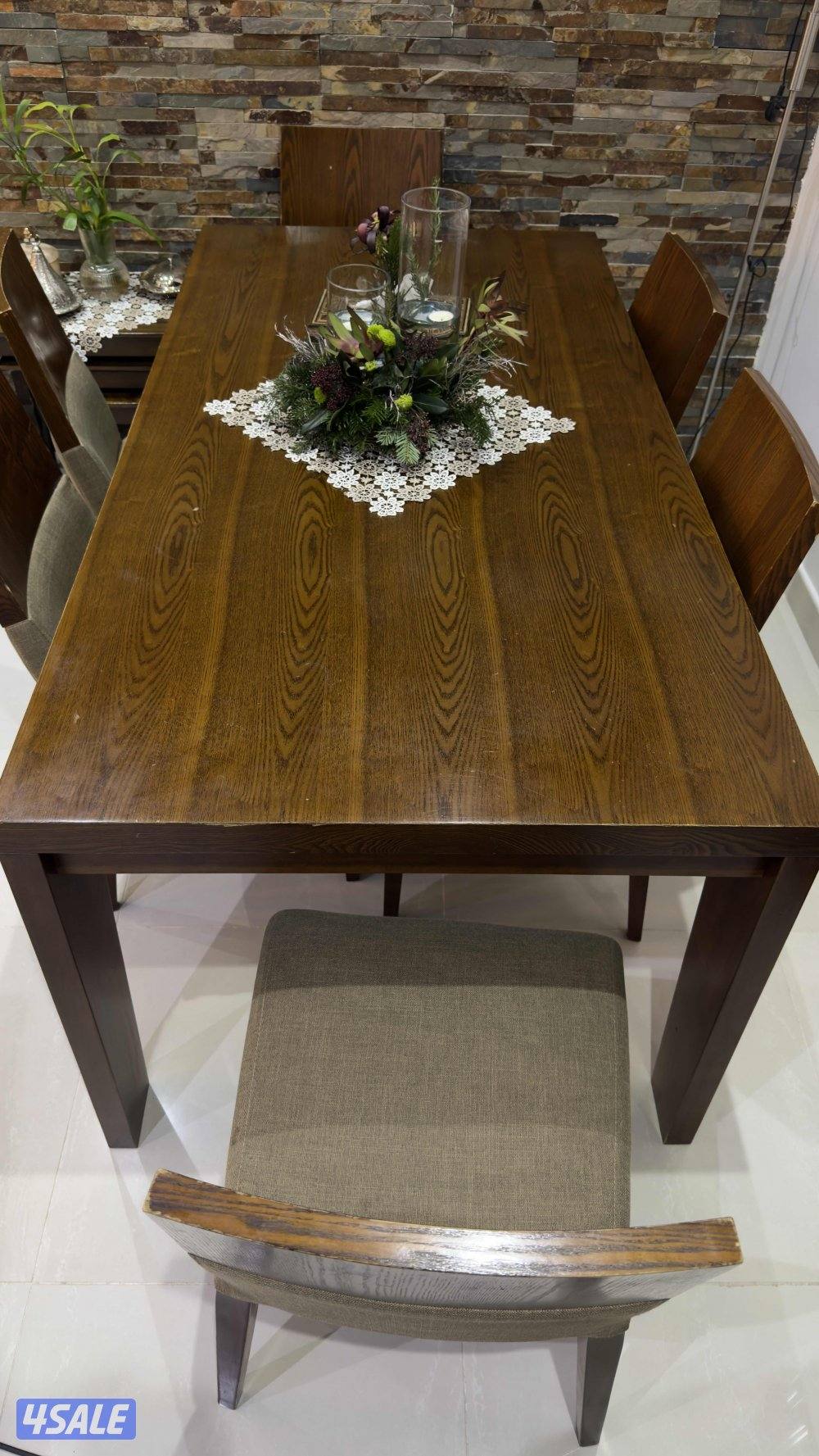 للبيع طاولة طعام مع ٦ كراسي، خشب ماليزي اصلي3