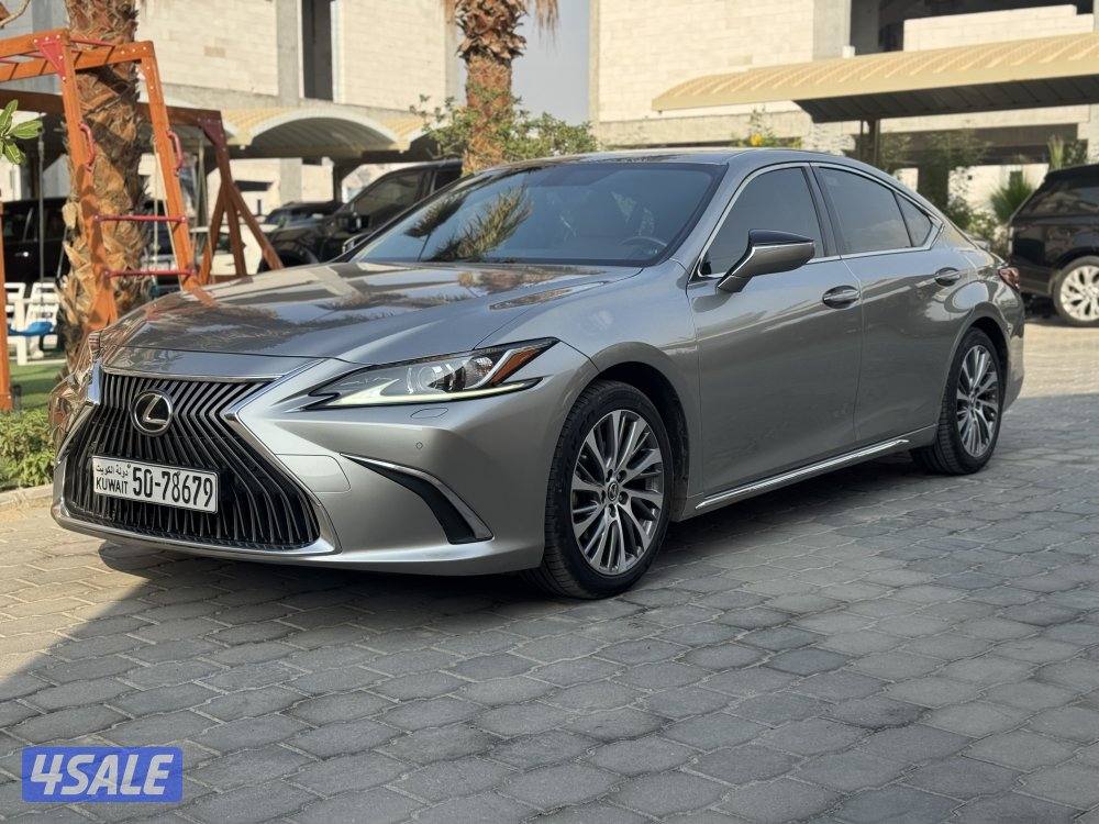🔴2019 LEXUS ES250 بحالة ممتازة 🔴0